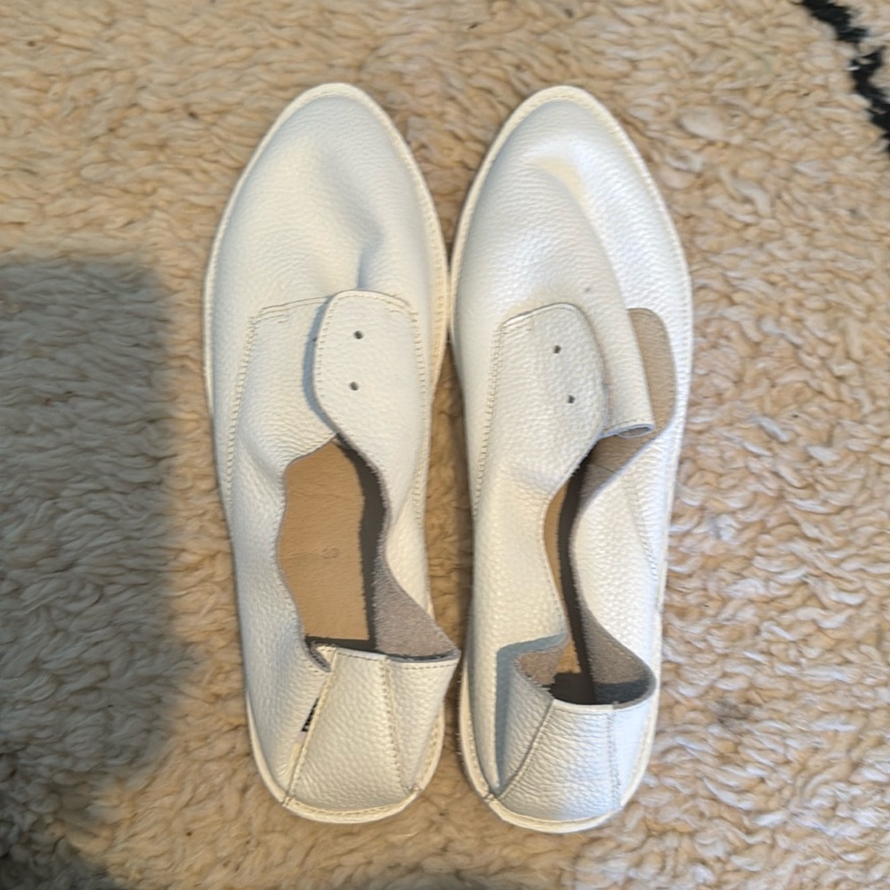 Women’s White Leather Hobe Flats 39